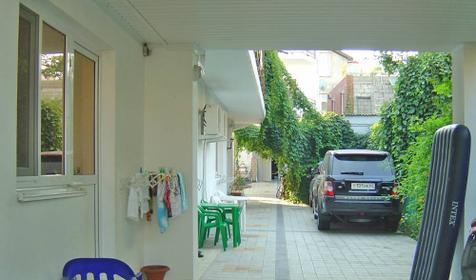 Во дворе гостиницы Мария, г. Анапа