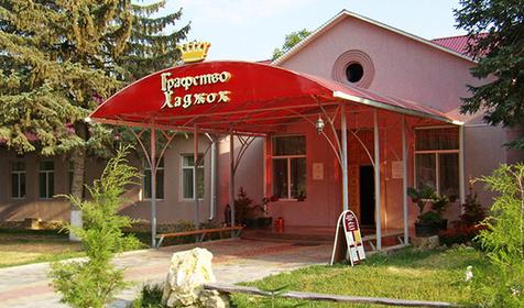 Гостиница Графство Хаджох летом, Республика Адыгея, пос. Каменномостский