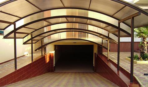 Въезд в подземную автостоянку гостевого дома Аркадия +, г. Сочи, Адлерский район