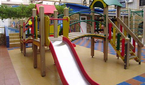 Детская игровая площадка бассейна гостевого комплекса Дворянское гнездо, г. Анапа, Витязево