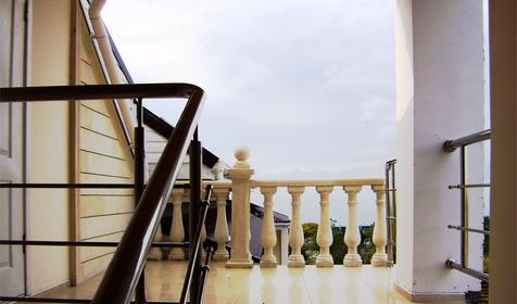 Лестница гостевого дома Де Люкс, г. Анапа