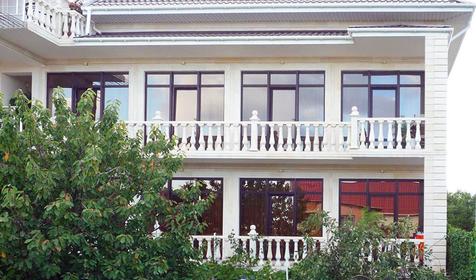 Фасад гостевого дома Де Люкс, г. Анапа