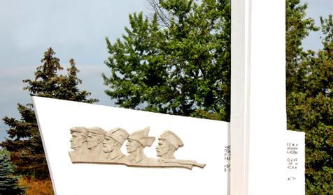 Памятник Обелиск воинам, принимавшим участие в освобождении города в 1920 г. от белогвардейцев