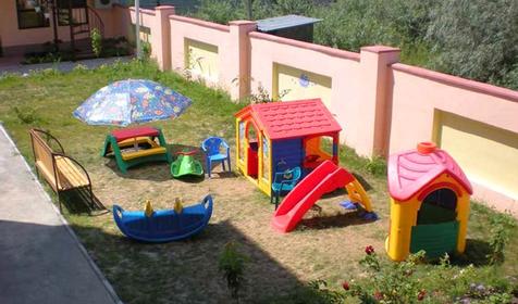 Во дворе гостевого дома Фламинго, Темрюкский район, ст. Голубицкая