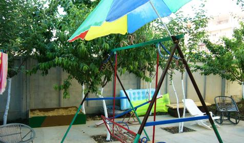 Во дворе гостевого комплекса Семейный отдых, г. Анапа, п. Витязево