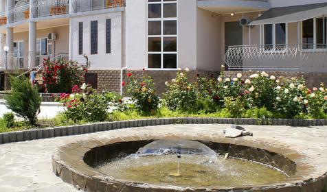 Двор гостиницы Аква-Солярис, г. Анапа