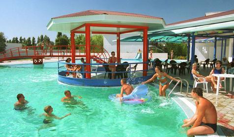 Бассейн на территории пансионата Бригантина, г. Анапа