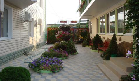 Двор, гостевой дом Енисей, г. Анапа. кп. Витязево