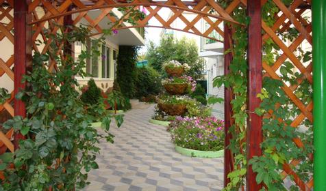 Двор, гостевой дом Енисей, г. Анапа. кп. Витязево