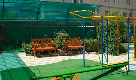 Детская площадка во дворе, гостевой дом Енисей, г. Анапа. кп. Витязево