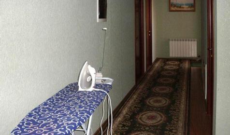 Коридор на этаже в гостинице Анюта, г. Сочи, п. Лазаревское