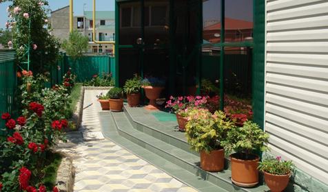 Двор, гостевой дом Енисей, г. Анапа. кп. Витязево