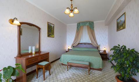 Двухместный двухкомнатный номер люкс, пансионат с лечением Урал, г. Анапа