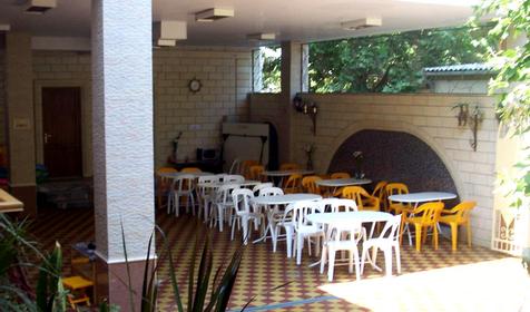 Столовая во дворе, гостевой дом Веселый рапан, г. Анапа, Джемете