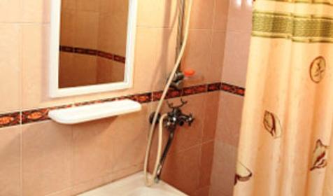 Душ в одном из номеров, гостиница Экзотик, г. Сочи, Адлер