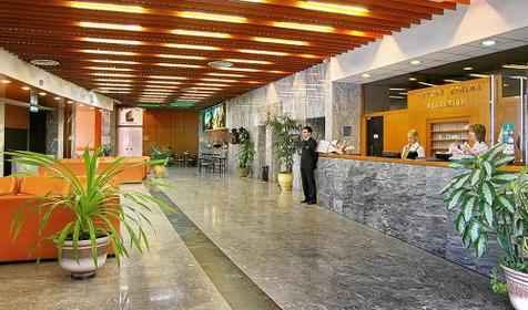 Холл гостиничного комплекса Каравелла, г. Туапсе