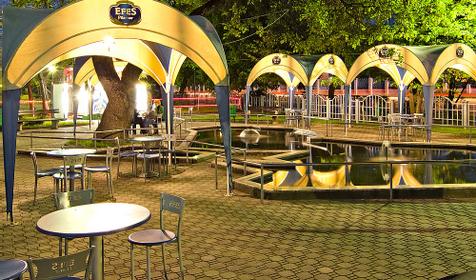 Кафе у фонтана гостиничного комплекса Каравелла, г. Туапсе