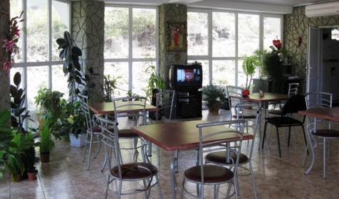 Столовая гостевого дома Бегущая по волнам, г. Сочи, Лазаревский район, п. Лоо