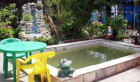 Уютный двор с бассейном частной гостиницы Ви Лена, г. Сочи, Лазаревский район, п. Лоо