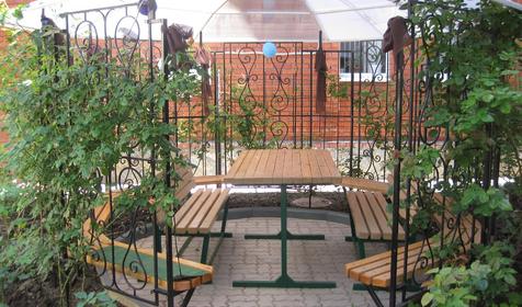 Двор мини-отеля Вега, г. Геленджик, с. Кабардинка