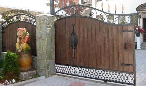 Двор мини-отеля Вега, г. Геленджик, с. Кабардинка