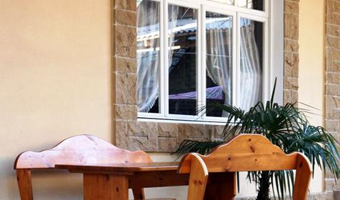 Двор гостиницы Экзотик, г. Сочи, Адлер