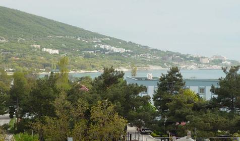 Вид из окна номера гостевого дома Радуга, г. Геленджик, с. Кабардинка