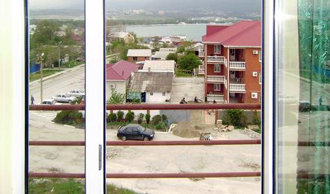 Вид из окна гостевого дома Apple (Яблоко), Геленджик, Тонкий мыс