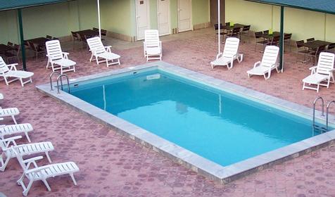 Бассейн и летняя площадка пансионата Лето, г. Геленджик