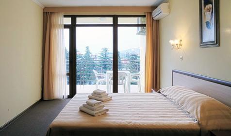 Спальня в одном из номеров, отель Бристоль, г. Сочи, Лазаревский район, п. Лазаревское