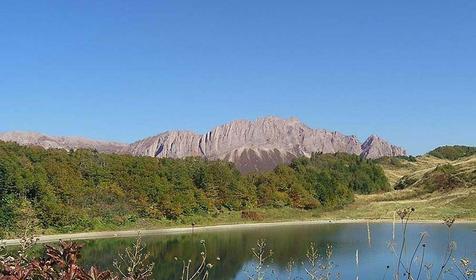 Гора Фишт. Вид с озера Хуко, Республика Адыгея