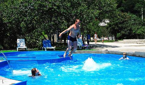 Бассейн, дом отдыха Липки-ЮГ, г. Сочи, Лазаревский район, п. Солоники