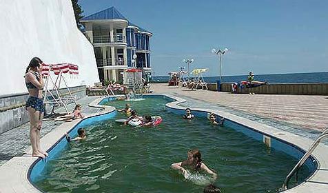 Открытый бассейн оздоровительного комплекса Геолог Ямала, Туапсинский район, с. Ольгинка