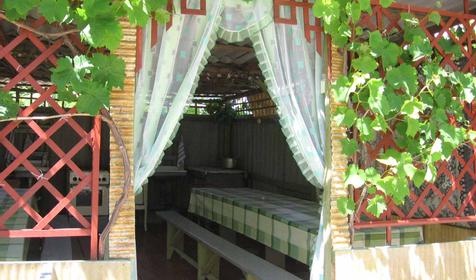 Беседка гостевого двора Солнечный, г. Геленджик, п. Архипо-Осиповка