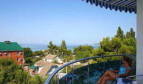 Вид с балкона, гостевой дом Ласточкино гнездо, г. Геленджик, с. Криница
