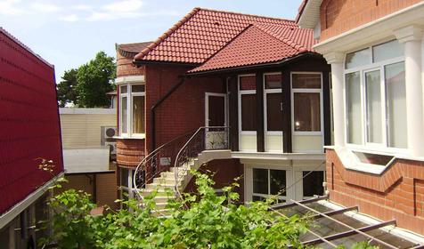 Вид с балкона гостевого дома У Елизаветы, г. Геленджик