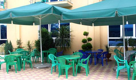 Место для отдыха во дворе гостевого дома Давид, г. Сочи, Адлер