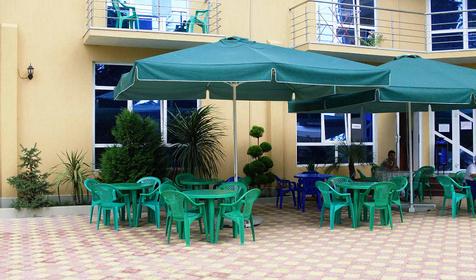 Место для отдыха во дворе гостевого дома Давид, г. Сочи, Адлер