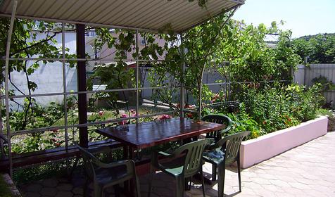 Двор, мини-гостиница Эдем, Туапсинский район, с. Лермонтово