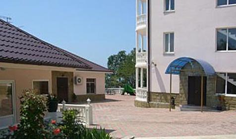 Общий вид двора отеля Олеся-Лоо, г. Сочи, Лазаревский район, п. Лоо