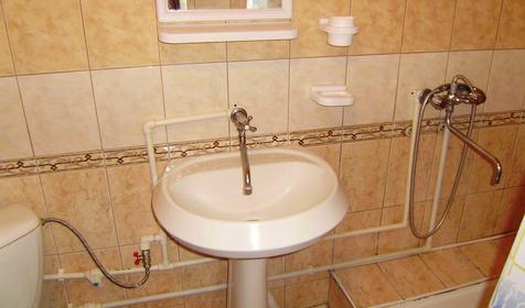 Санузел двухместного номера гостевого дома Диана, г. Анапа