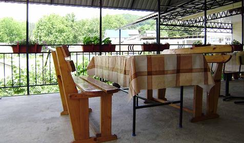 Столовая для отдыхающих частной гостиницы Аликанте, г. Сочи, Лазаревский район, п. Вардане