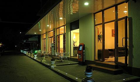 Отель Бристоль (ночью), г. Сочи, Лазаревский район, п. Лазаревское