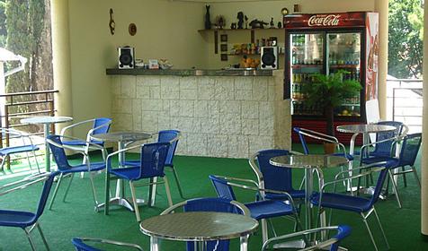 У бассейна отеля Бристоль, г. Сочи, Лазаревский район, п. Лазаревское