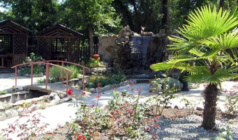 Двор, отель Арлюма, г. Сочи, Лазаревский район, с. Якорная Щель