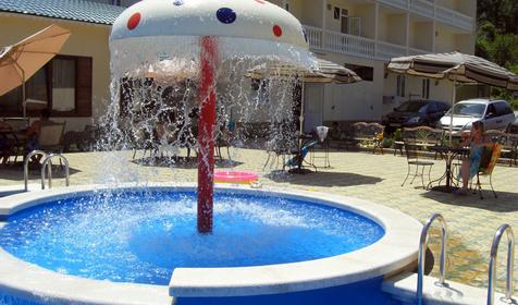 Двор, отель Арлюма, г. Сочи, Лазаревский район, с. Якорная Щель