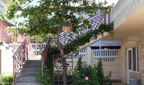 Двор, частная гостиница Виктория, г. Сочи, Лазаревский район, п. Дагомыс