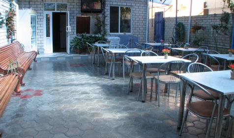 Во дворе гостевого дома Венера, г. Анапа