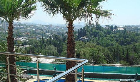 Вид на город со двора гостевого дома Морская панорама, г. Сочи