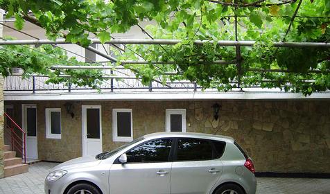 Двор гостевого дома Таис, г. Геленджик